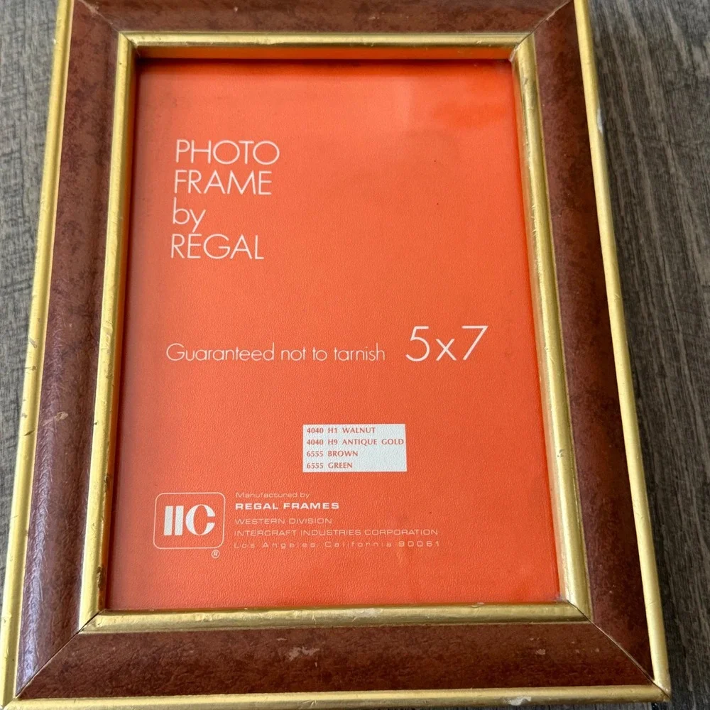 Regal Frames 5x7 Photo Frame Burl Wood Look Gold Trim Vintage 4040 H1 Walnut USA